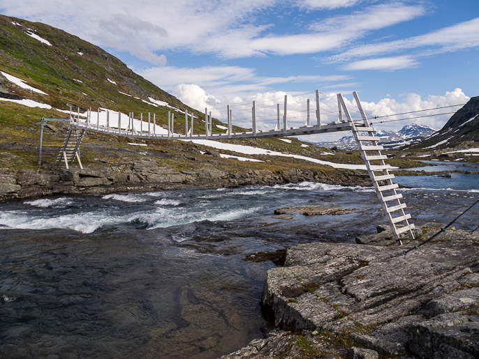 Tällä etapilla oli paljon siltoja, tässä norjalainen malli. Baugevatnet, Norja