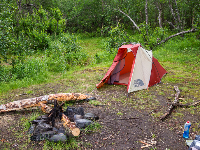 Viimeinen leiripaikka Abiskon kansallispuistossa ennen kylälle pääsyä. Abiskojåkka, Ruotsi